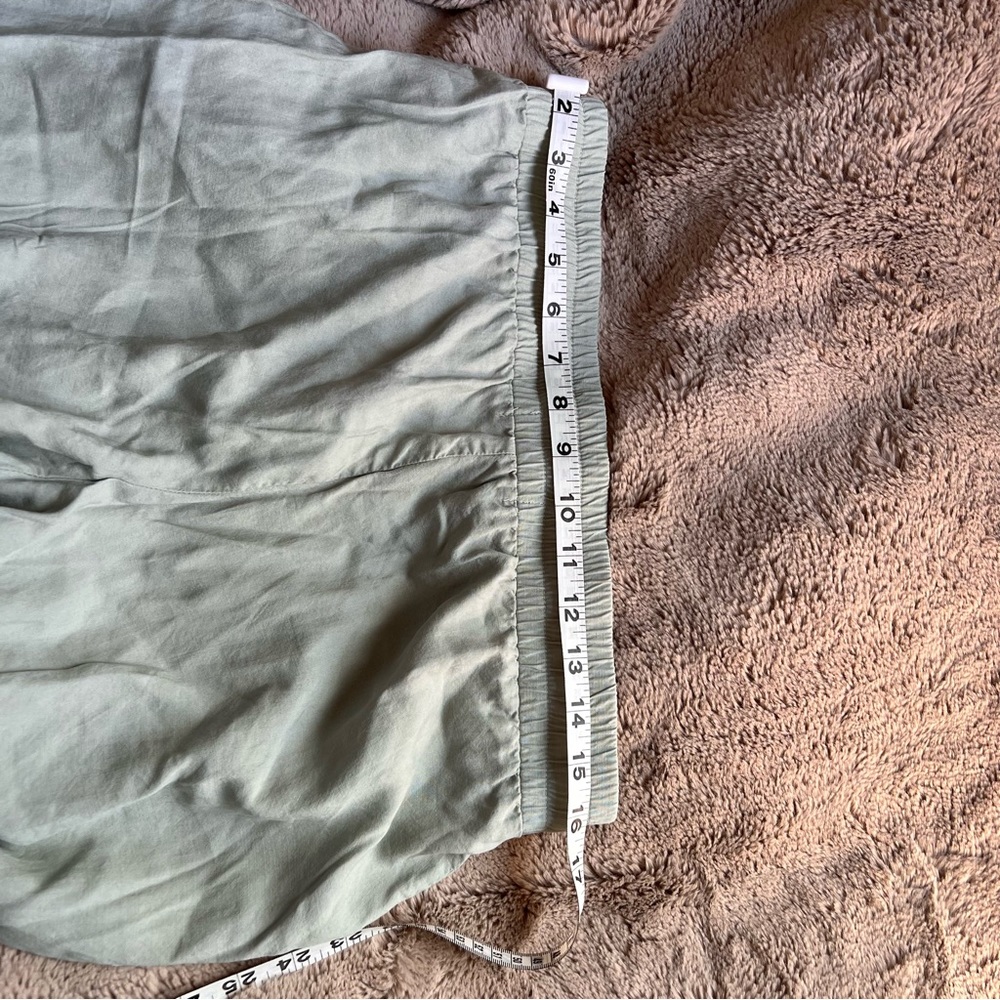 Cloth and stone - Picture 8 of 10